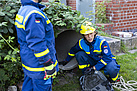 Rettung aus engem Gelände.